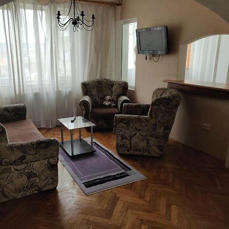 Pelican Proxy Apartment Oradea Bagian luar foto