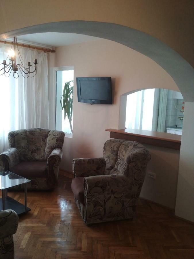 Pelican Proxy Apartment Oradea Bagian luar foto